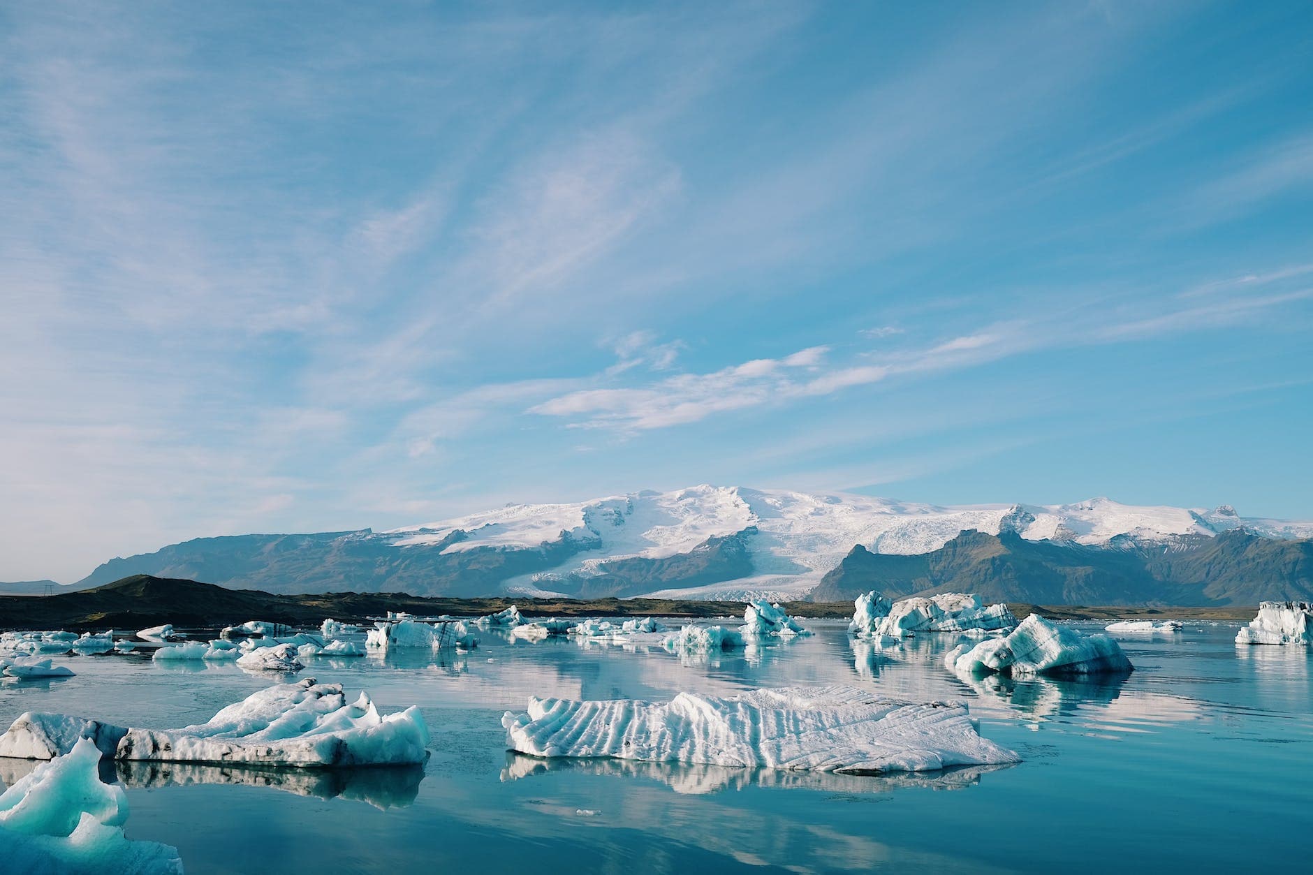 ice glaciers on the lake